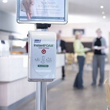 Snif en snotter. Met schuimbellen bacteriën en virussen te lijf